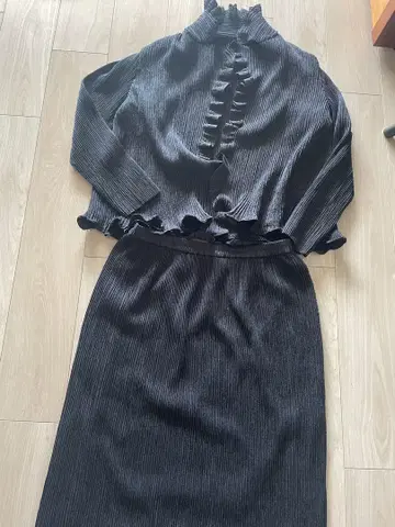 블랙 프릴 플리츠 셋업