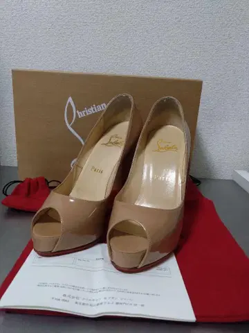 Christian Louboutin 35