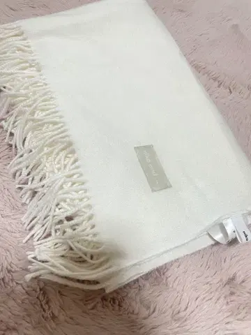 화이트 프린지 머플러