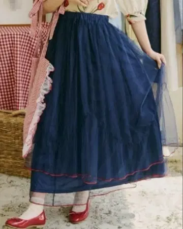 kutir 쿠티르와 레트로 샤샤 스커트 네이비 x 빨간색