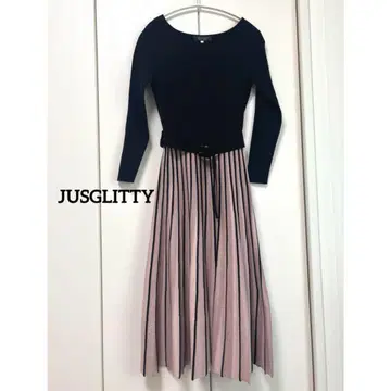 JUSGLITTY 배색 플리츠 니트 원피스