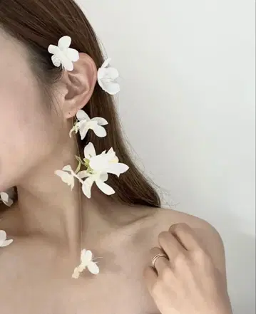 플라워 이어커프 결혼식