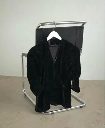 anuke 개더 벨루어 블라우스
