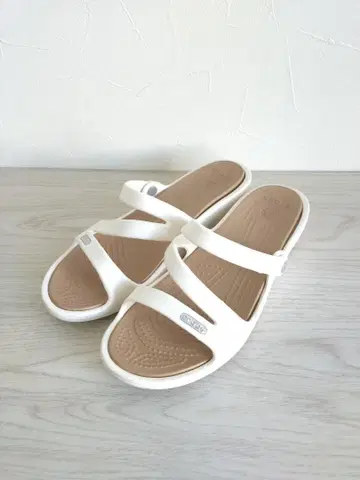 crocs 화이트 샌들 23cm
