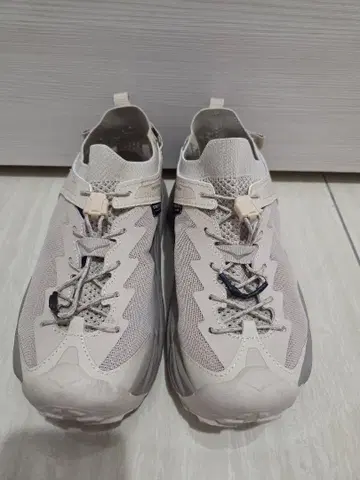 HOKA HOPARA 2 베이지 스니커즈