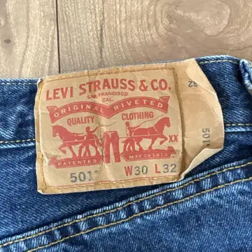 LEVI'S 다크 블루 스트레이트 데님 버튼 플라이