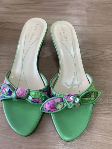 Kate Spade 꽃무늬 리본 샌들
