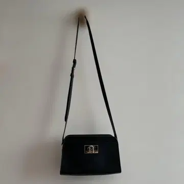 FURLA 블랙 가죽 숄더백