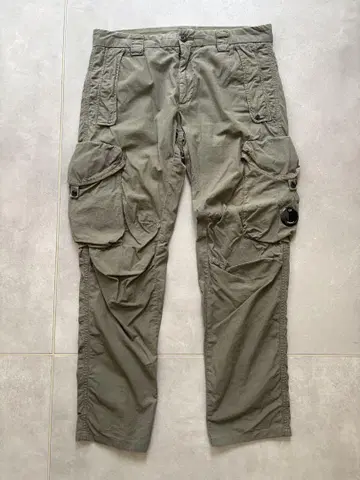 C.P.Company 렌즈 카고 팬츠 카키
