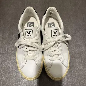 VEJA 스니커즈 화이트/블랙