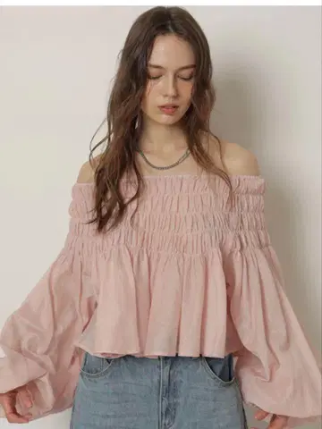 CADUNE 오프숄더 핑크 셔링 블라우스 미사용품