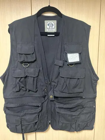 UNCLE MILTY 블랙 멀티 포켓 베스트