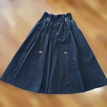 유나이티드 도쿄 버클 블랙 플레어 롱 스커트