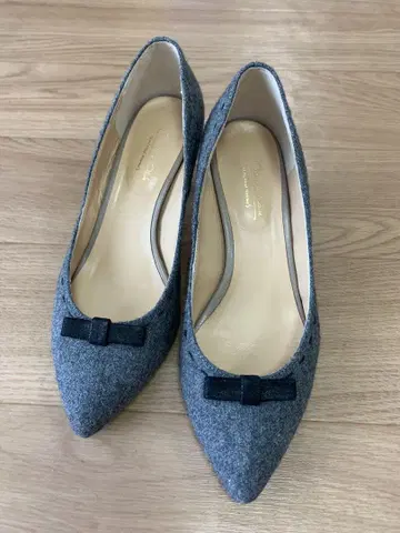ODETTE E ODILE 리본 펌프스