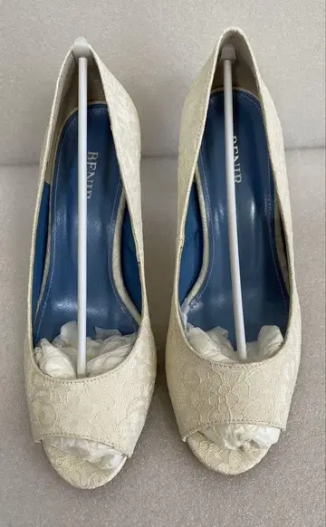 BENIR/베니르 꽃무늬 레이스 중간 힐 웨딩 펌프스 화이트 24cm
