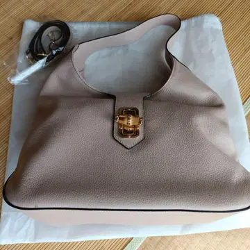 베이지 가죽 숄더백