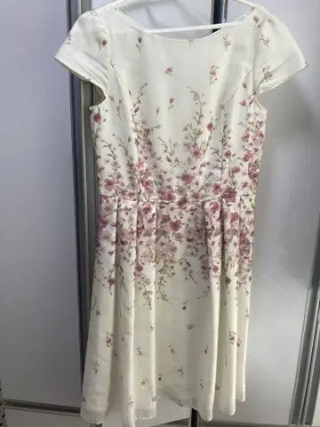 데뷔 피오레 꽃무늬 원피스 M 사이즈