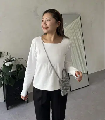 프로즈 베일 스퀘어 넥 롱 T셔츠