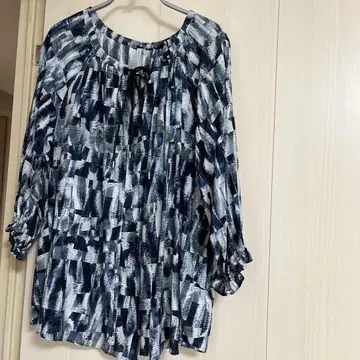 모라비토 블랑 실크 블라우스