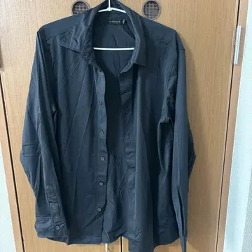 블랙 긴팔 셔츠 버튼 포함
