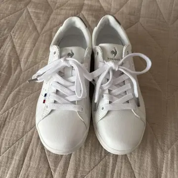 르꼬끄 스포르티브 화이트 스니커즈