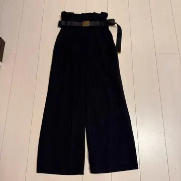 [ 한 번 착용 ] Chico 벨트 포함 하이웨스트 카고 롱 PT