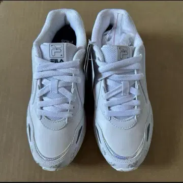 FILA 웨이블릿 OG 샤인 BTS 정국 착용 모델 스니커즈