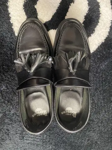 Dr.Martens 태슬 로퍼