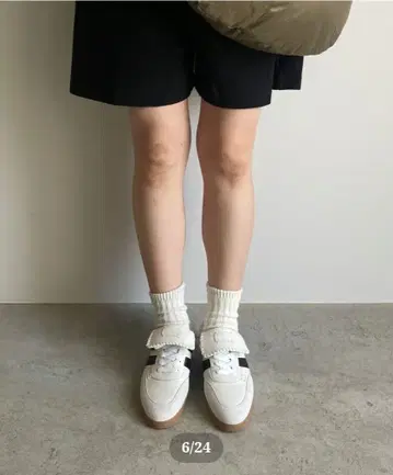 JISTORY FLIP TONGUE LEATHER SNEAKERS 화이트