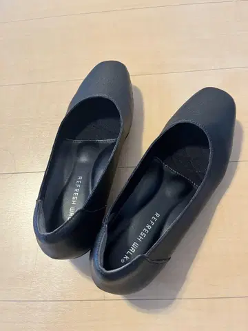 블랙 펌프스