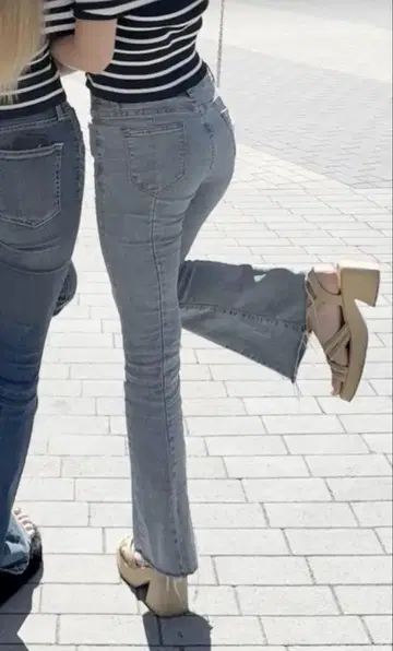 그레이 부츠컷 데님