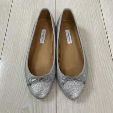 새상품급 유나이티드 애로우즈 발레 슈즈 실버