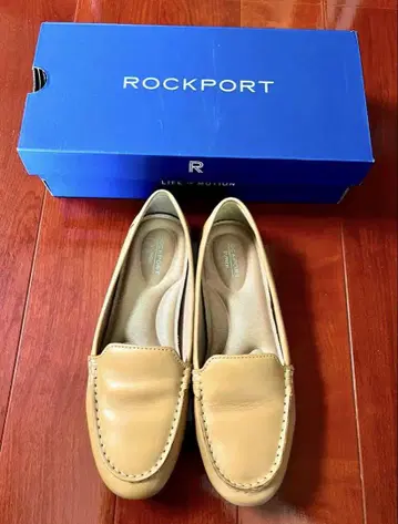 ROCKPORT 베이지 가죽 로퍼