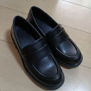 블랙 로퍼