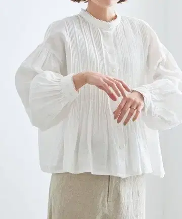 뷔르데사봉 린넨 핀턱 블라우스 / 블랙
