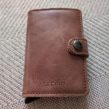 SECRID 브라운 가죽 카드 케이스