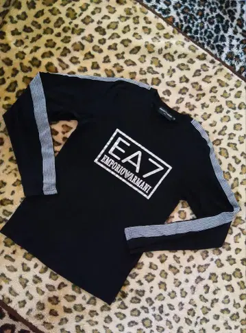 EA7 EMPORIO ARMANI 긴팔 T셔츠