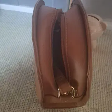 고양이 모티브 브라운 숄더백