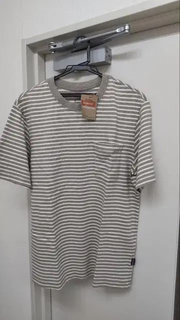 새상품 파타고니아 스트라이프 T셔츠 그레이