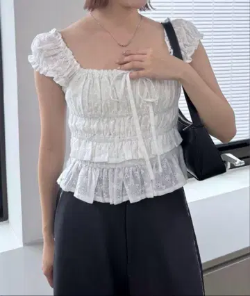 mline 셔링 프렌치 블라우스
