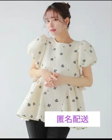 플라워 수플레 자카드 상의 fitmore 핏모어 튜닉 화이트