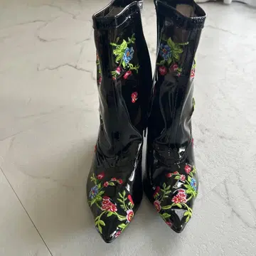 비닐 자수 부츠