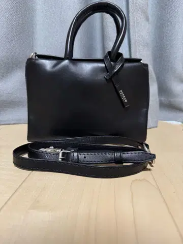 새상품급 enfas LUCY sm.leather 블랙