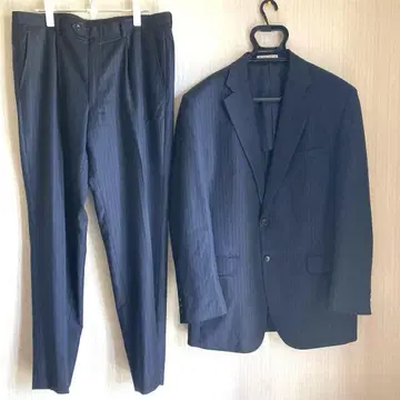 YUKIKO HANAI 네이비 스트라이프 비즈니스 정장 셋업