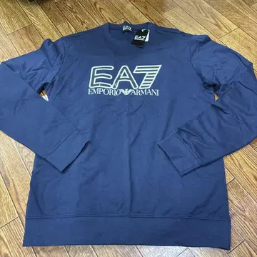 새상품 EA7 Emporio Armani 네이비 스웨트 셔츠 XL