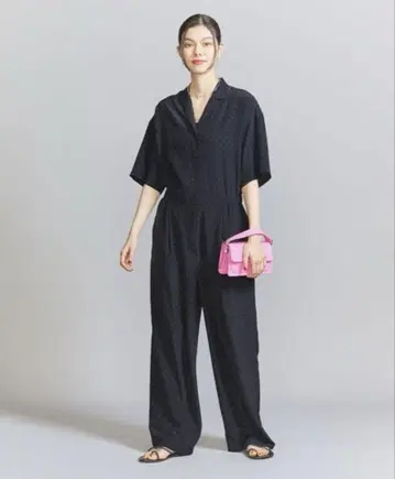 뷰티 앤 유스 도트 오픈 카라 올인원