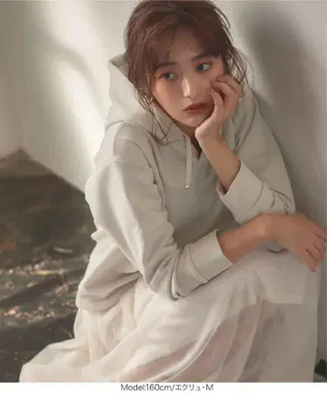 에크루 M 사이즈 후드티
