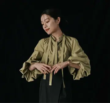 L'AUBE BLANC Double tie Blouse 카키