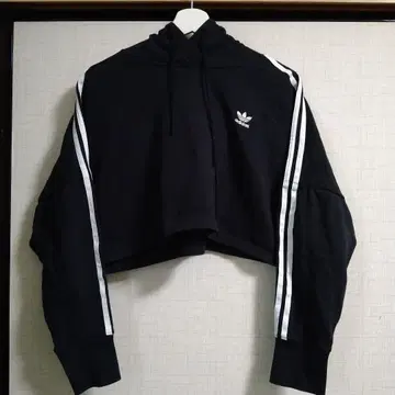 adidas 크롭 후드티 블랙 L 사이즈