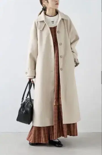 W closet 크림색 버튼 롱 코트